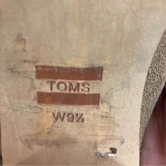 TOMS Sz 9.5 Stacked  Heel Perforated Suede Peep Toe Tie in Back Booties Shooties - Picture 8 of 9
